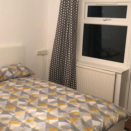 2 Bedroom Garden Apartment Челтнем Екстер'єр фото